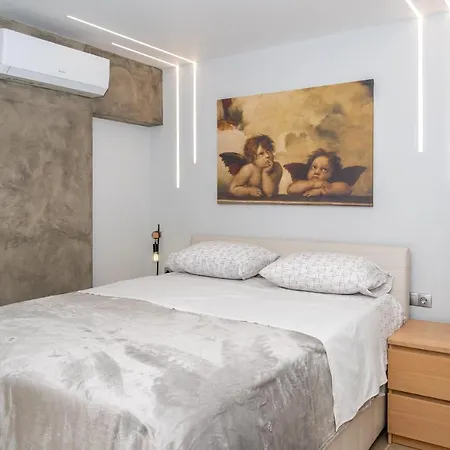 Angels Free Private Parking Of Stayinthess *